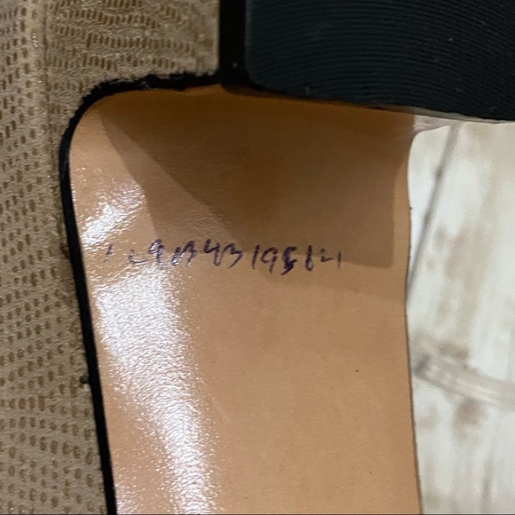 SALVATORE FERRAGAMO Nude Beige Textured Leather Low Heel Pumps Size 8 AAAA - Picture 11 of 15